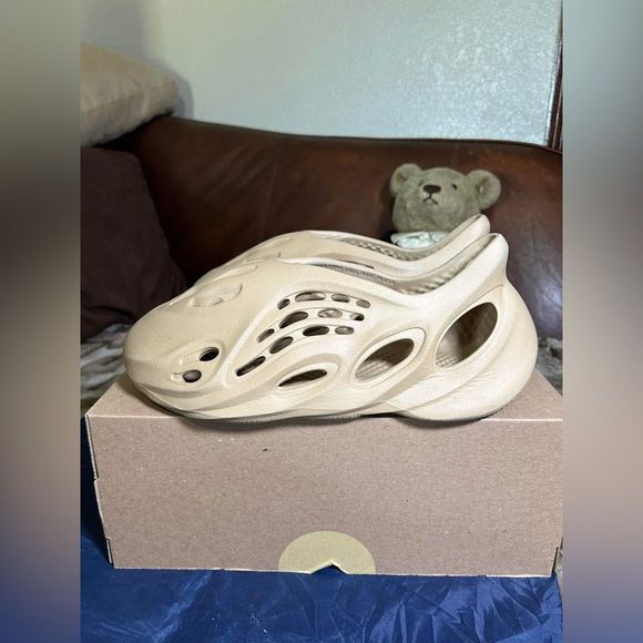 Adidas Yeezy Foam Runner Size 10 - Picture 8 of 11